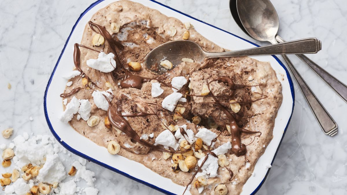 Itališkas Semifreddo desertas su šokoladiniu riešutų kremu