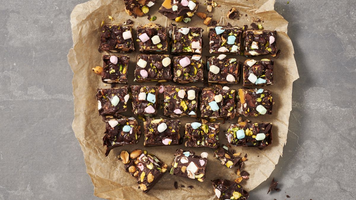 Šokolado ir zefyrų desertas (Rocky road)