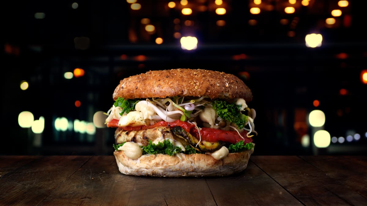 Krõmps vegeburger grillitud köögiviljadega