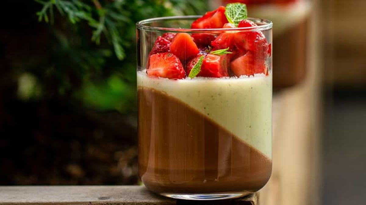 Vegetariška panna cotta su šokoladu ir pipirmėtėmis