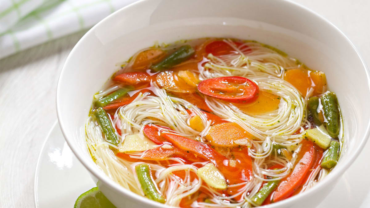 Aštri tailandietiška ryžių makaronų sriuba