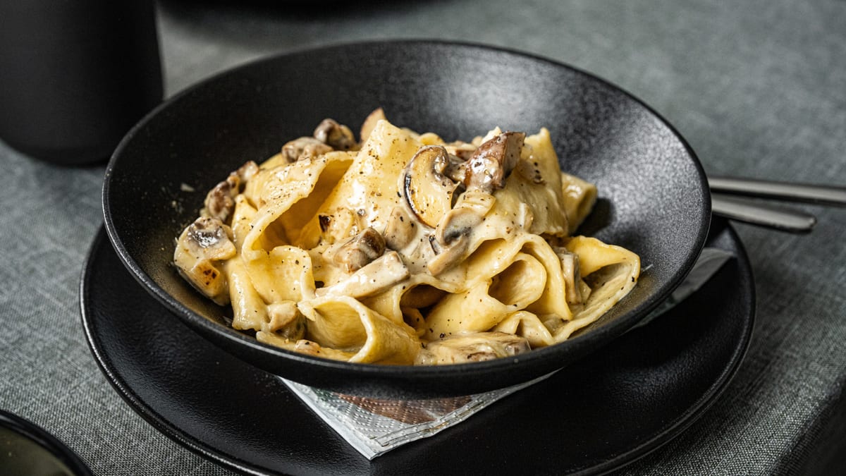 Pašgatavota pasta Pappardelle ar sēnēm