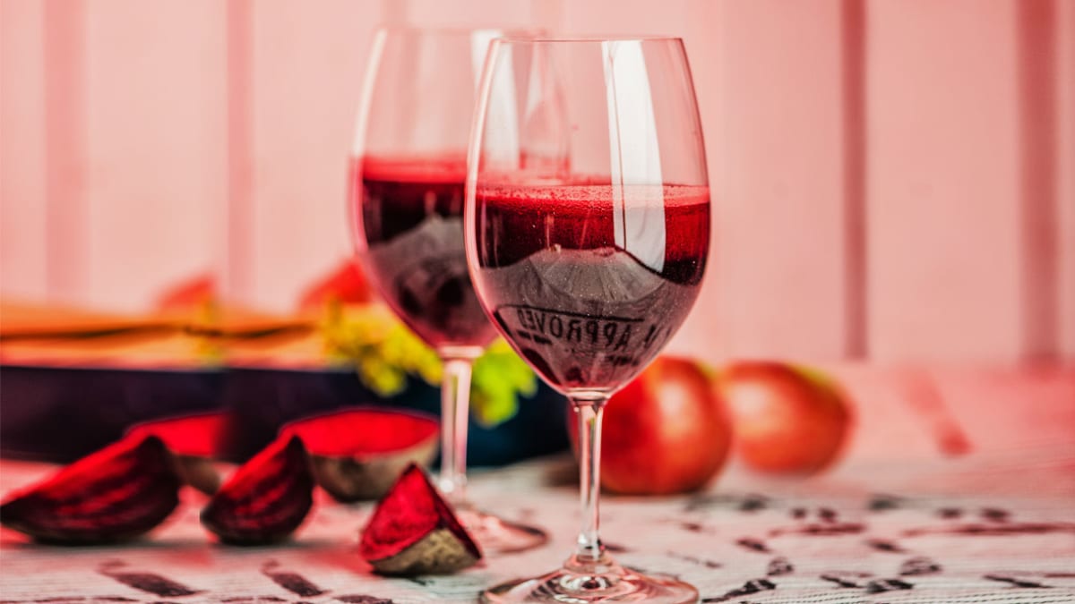 Obuolių ir šviežių burokėlių sultys