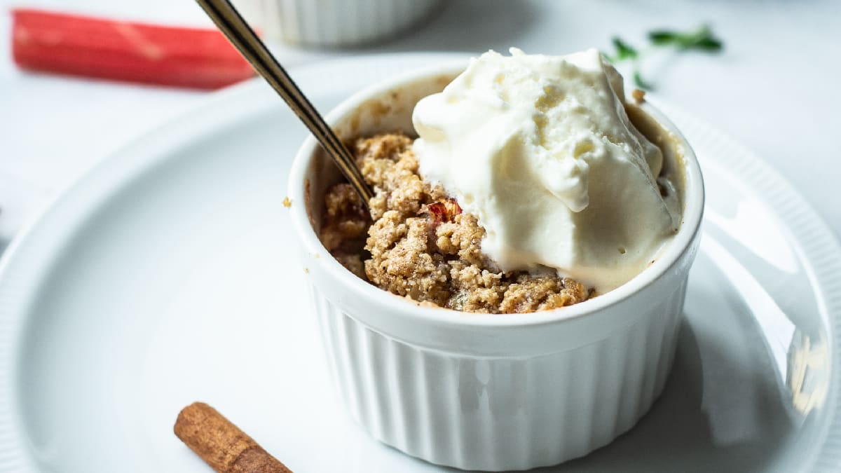 Rabarberi-kaerahelbe-magustoit