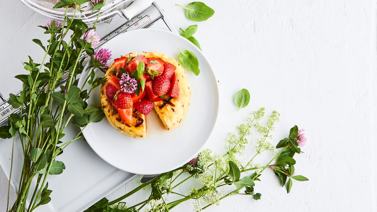 Grilēts ķimeņu siers ar zemenēm