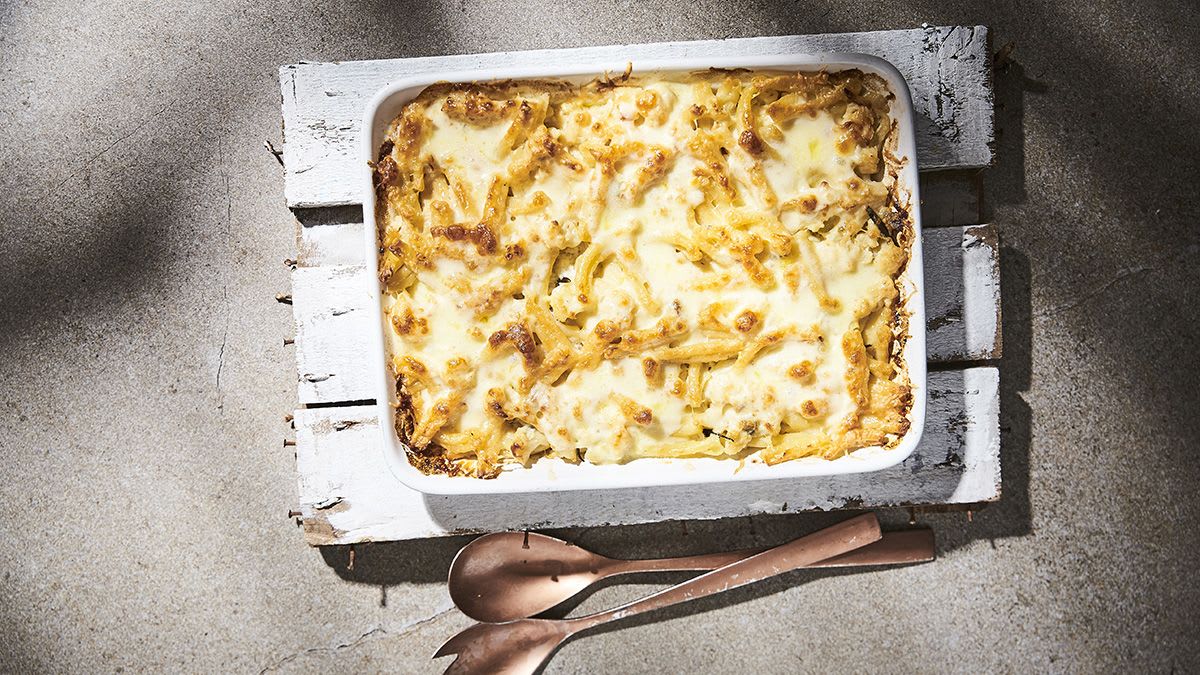 Pasta ar puķkāpostu un zilo sieru