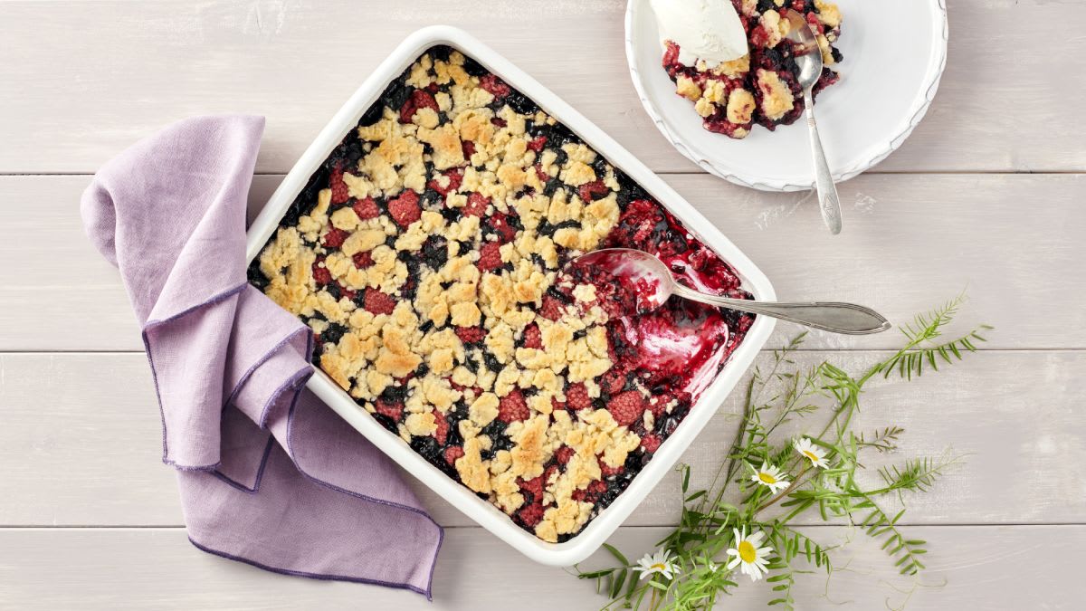 Drumstalu pīrāgs ar mellenēm un avenēm