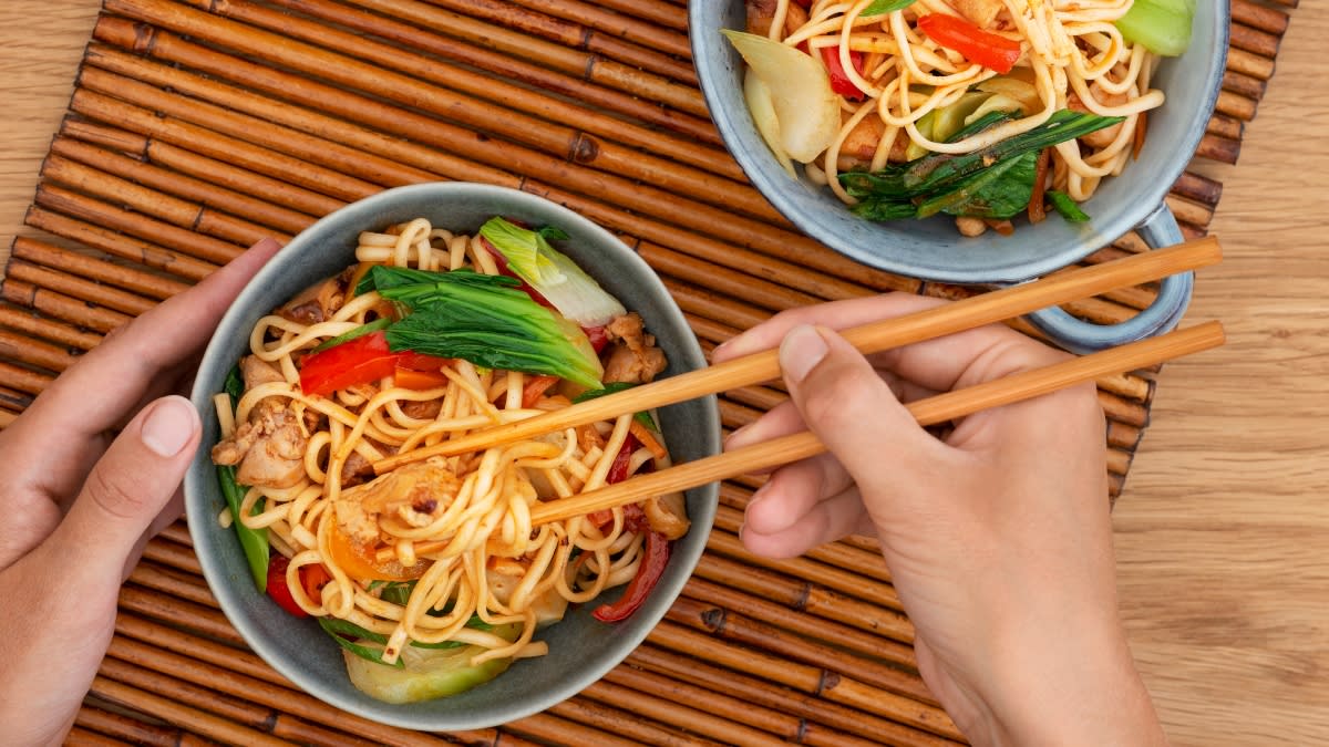 Udon makaronai su vištiena ir daržovėmis