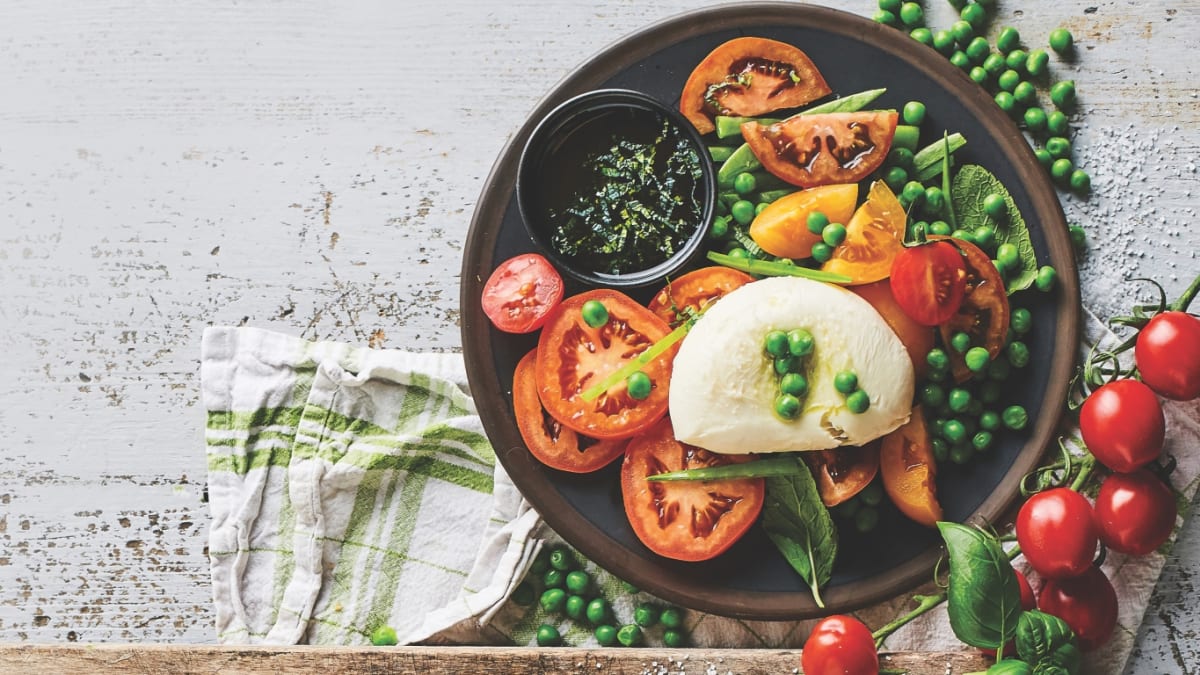 Pomidorai su mocarela mėtų ir citrusinių vaisių padaže