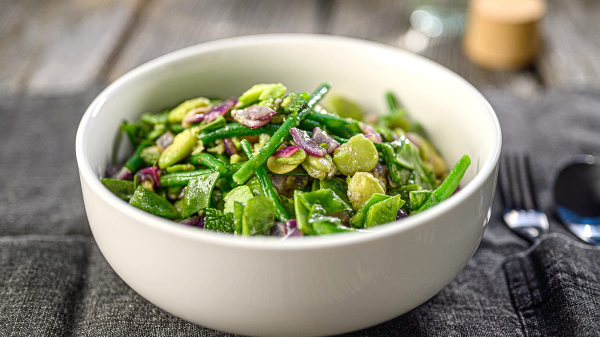 Sarkano sīpolu vinegrets ar pupiņām