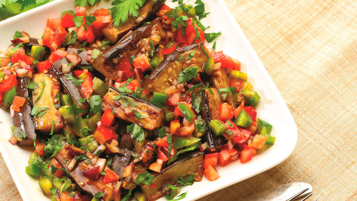 Keptų baklažanų salotos