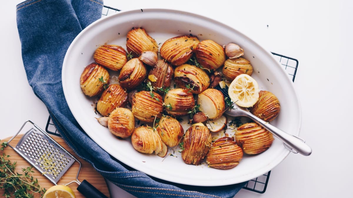 Kartupeļu šķēlītes ar timiānu un citronu