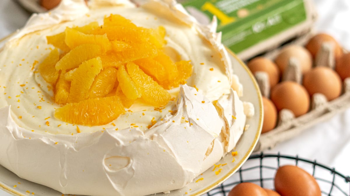 Bezē kūka ar apelsīniem