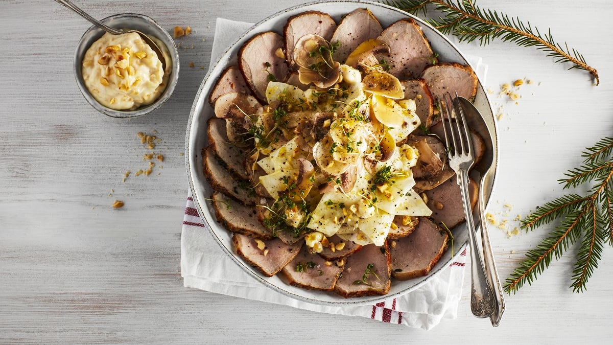 Läbiküpsetatud välisfilee selleri-šampinjonisalati ja sarapuupähklimajoneesiga