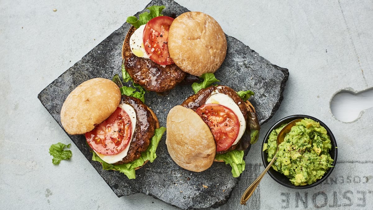 Kuklid avokaado, küüslaugu, basiiliku ja laimiga