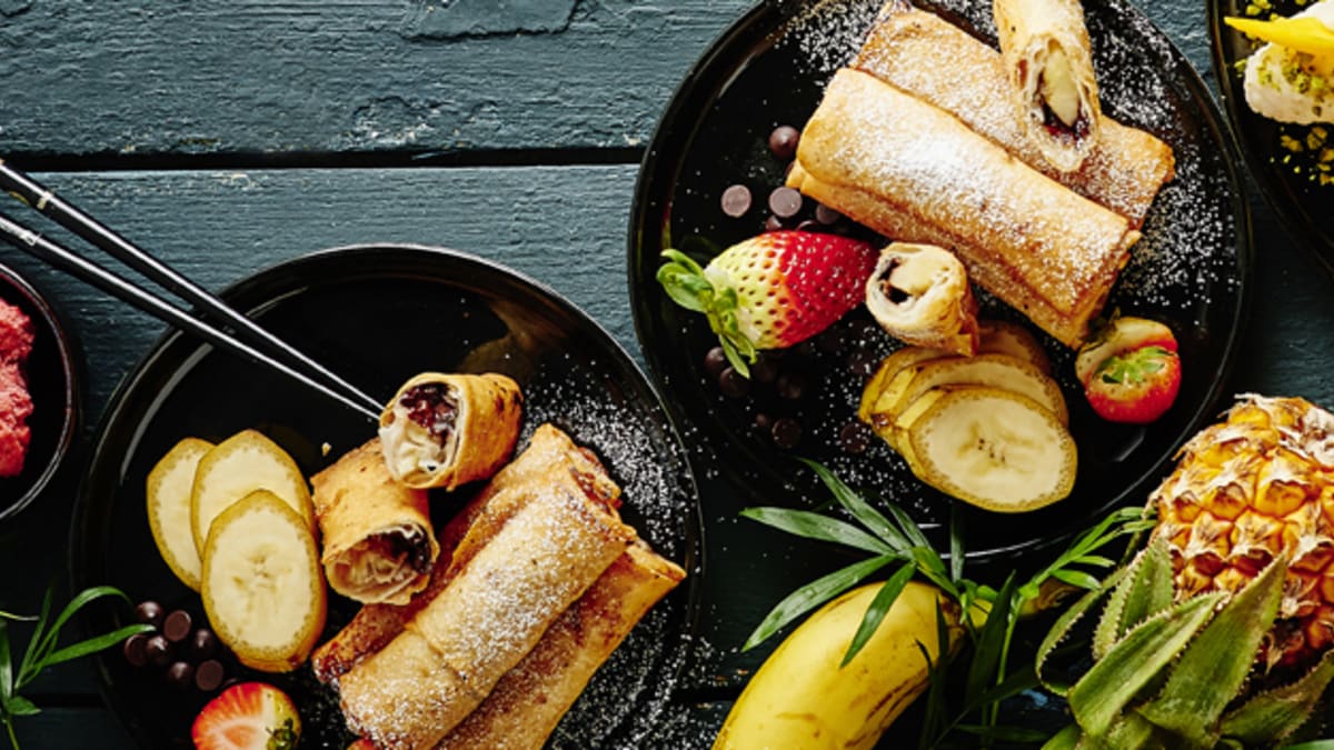 Pavasara rullīši ar banāniem un šokolādi