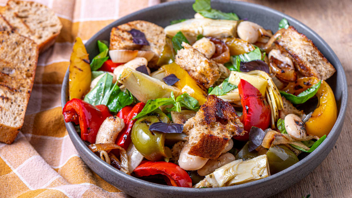 Toskānas grilētie maizes salāti