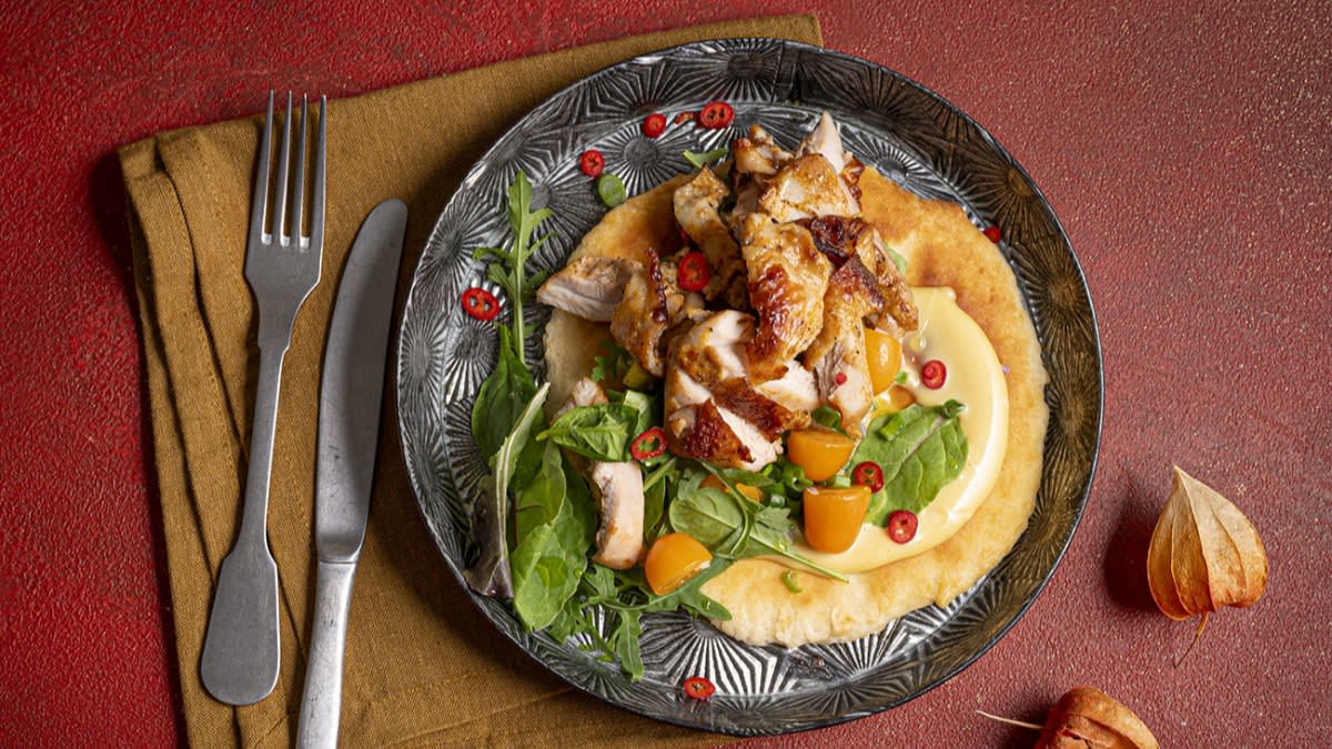 Plakanmaize ar cāļa medaljoniem