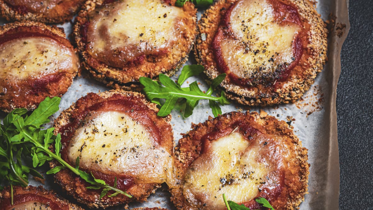 Krāsnī cepti baklažāni ar mocarellu