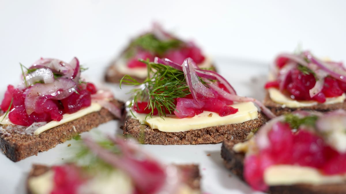 Mazsālīts zandarts uz rupjmaizes