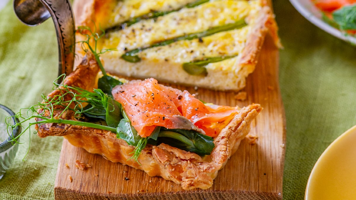 Sparglipirukas juustu ja külmsuitsulõhega