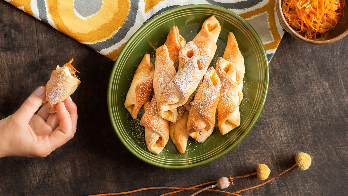 Mielinės tešlos rageliai su kriaušėmis ir morkomis