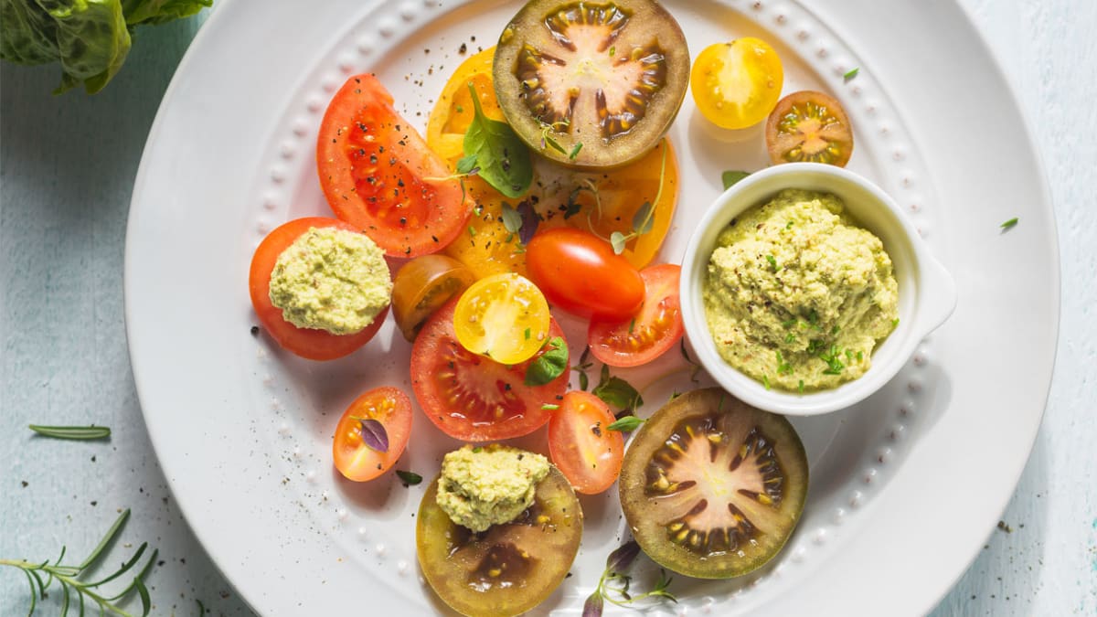 Pomidorų puselės su migdolų užtepu