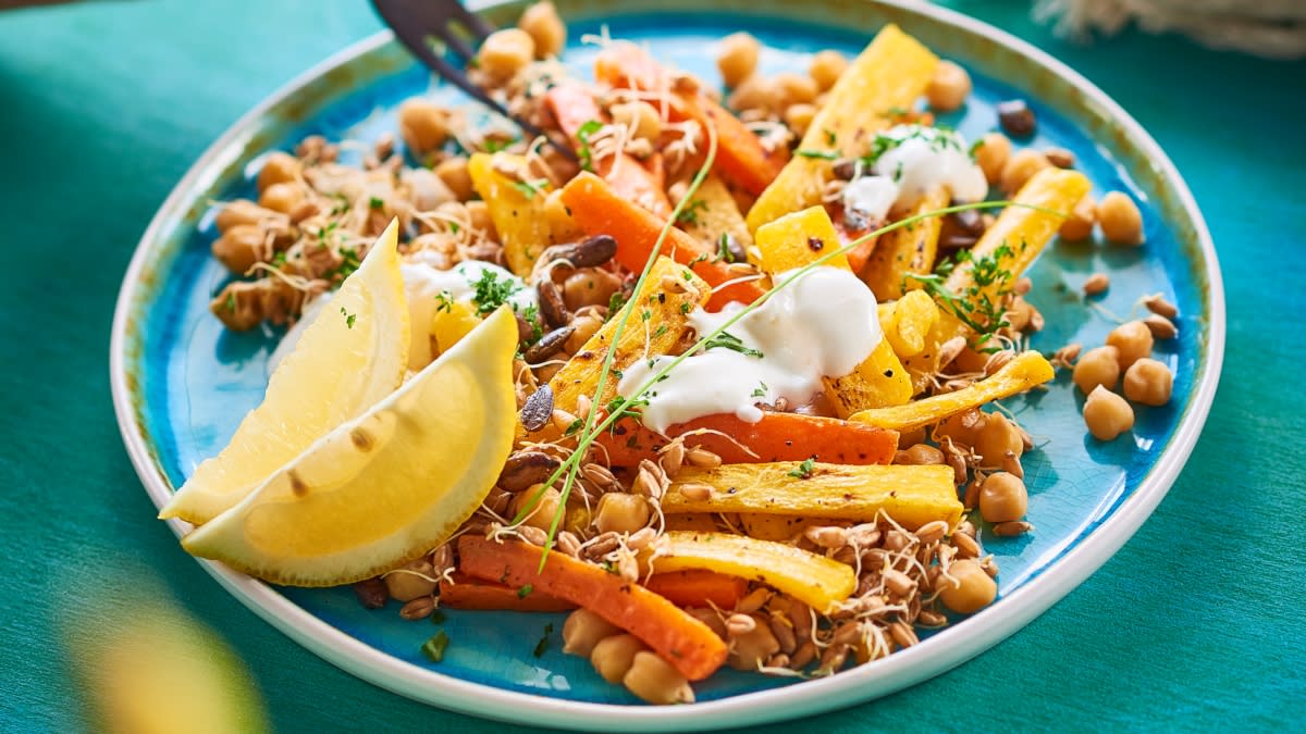 Keptos spalvotosios morkos su avinžirniais