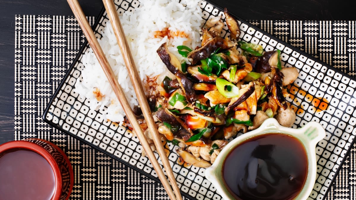 Kepta vištiena su sezamais ir shiitake grybais