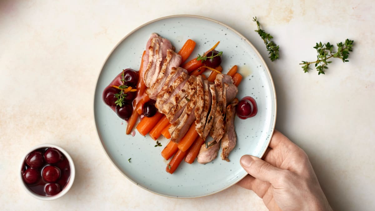 Kepta veršienos nugarinė su vyšniomis