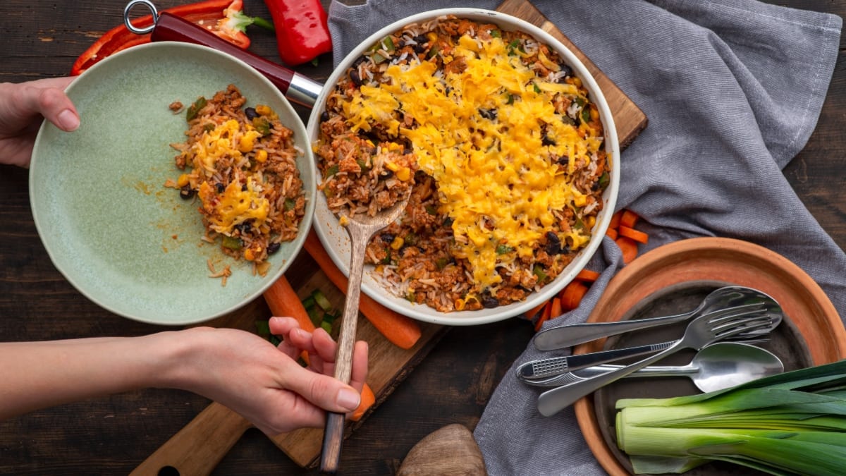 Kiauliena su kukurūzais ir ryžiais