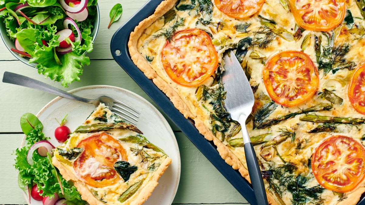 Pavasarinis pyragas su smidrais ir sūriu