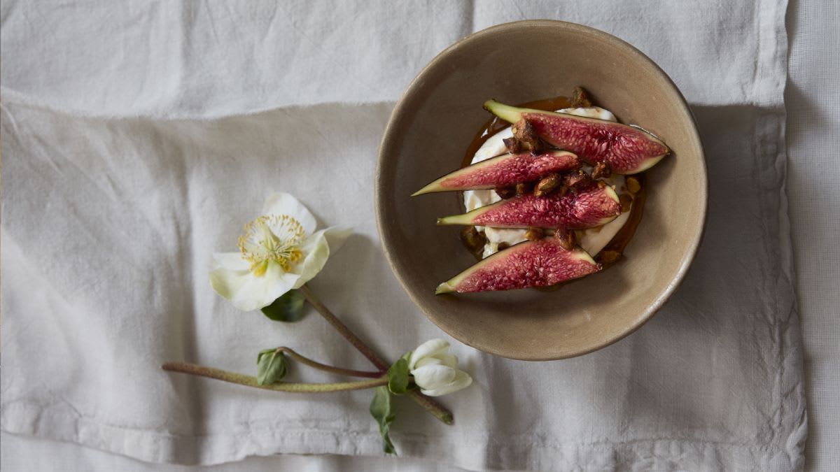 Buratos užkandis su figomis ir pistacijomis