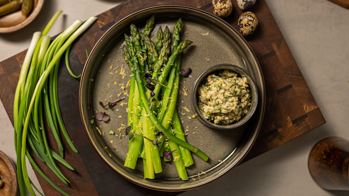 Aurutatud spargel keedumunakastmega