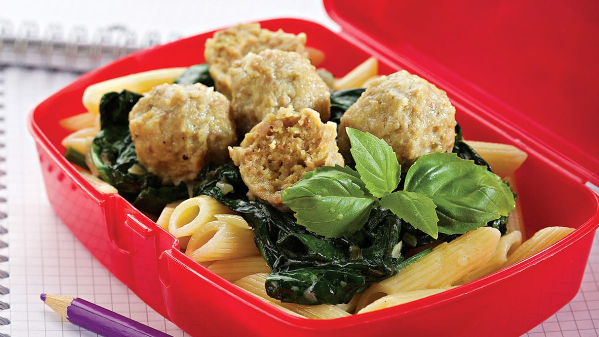 Kalakutienos kukuliai su špinatais ir makaronais