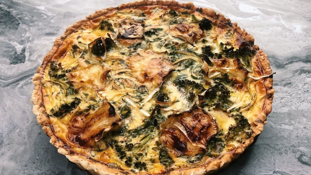 Prancūziškas pyragas su brokoliais ir brie sūriu