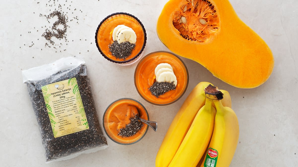 Trintų moliūgų ir bananų kokteilis su ispaninių šalavijų sėklomis