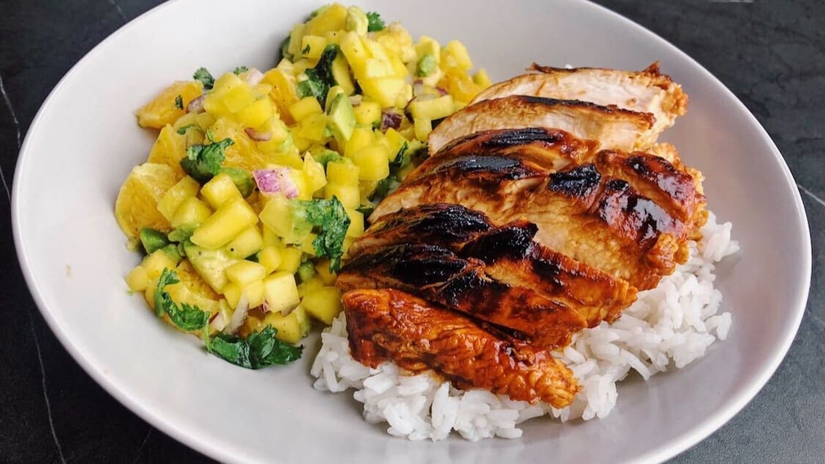 Vištiena su barbekiu padažu ir mangų salsa