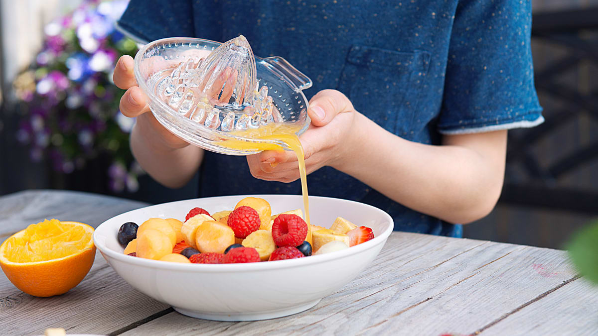 Arbūzų salotos su melionais ir uogomis