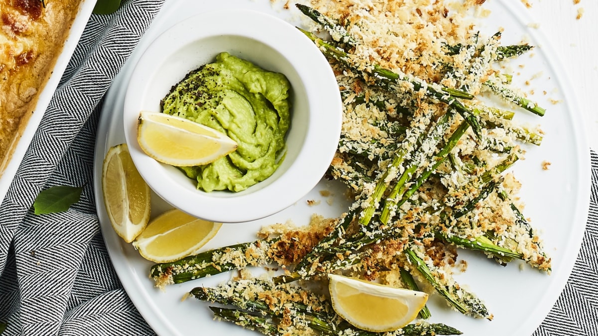 Panko rīvmaizē panēti kraukšķīgi sparģeļi