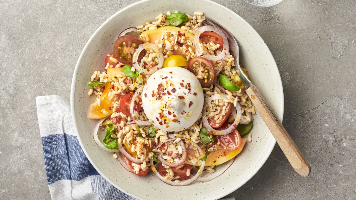 Salotos su melionu ir burrata sūriu