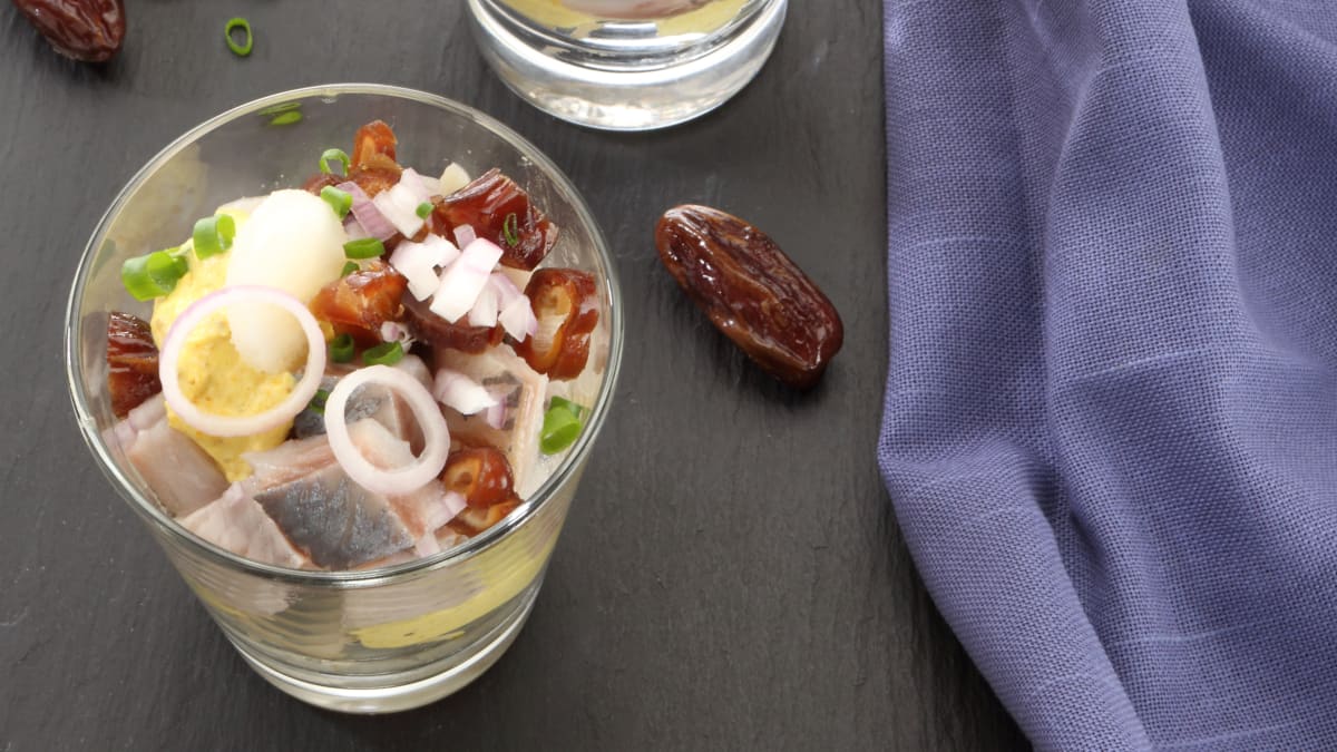 Silkė su obuoliais ir datulėmis