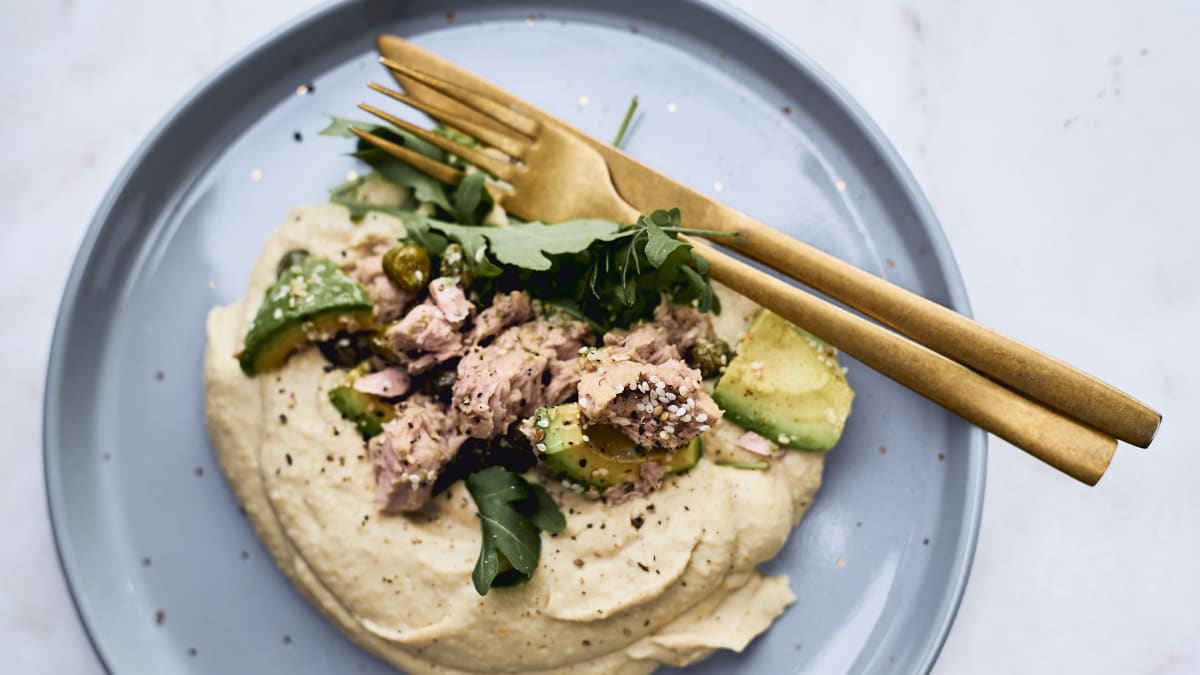 Humoss ar tunča salātiem