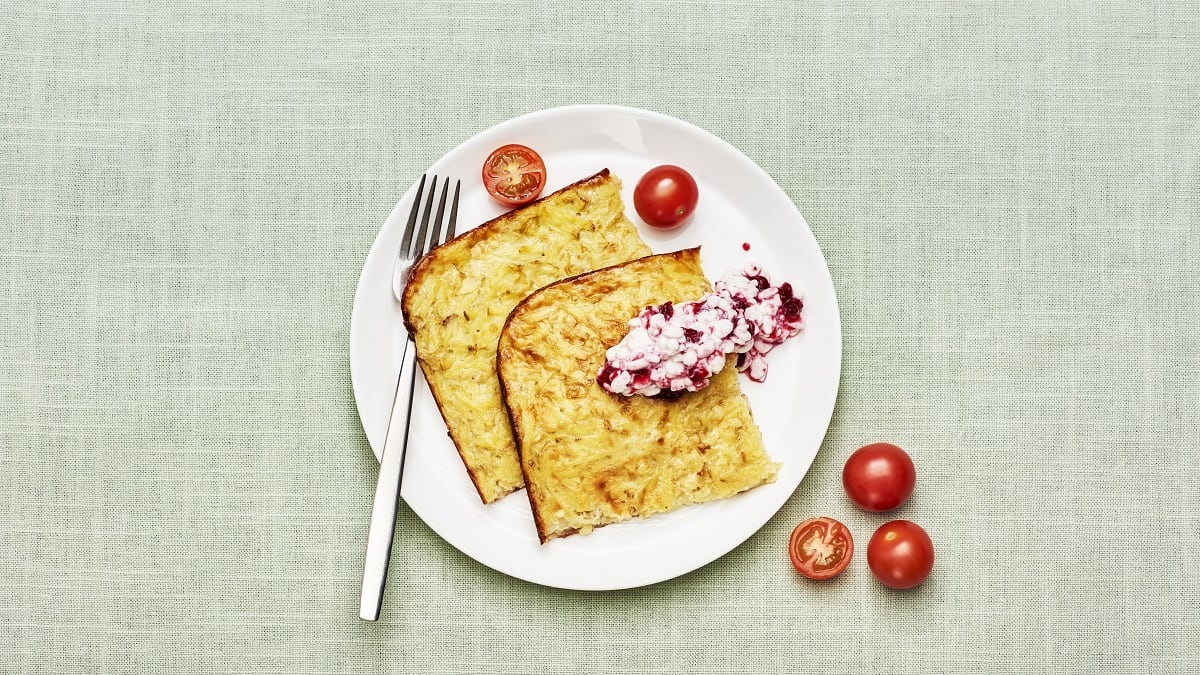 Ahjus küpsetatud kartulipannkook pohlakodujuustuga