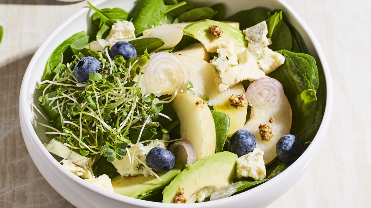 Spinātu salāti ar Nashi bumbieriem