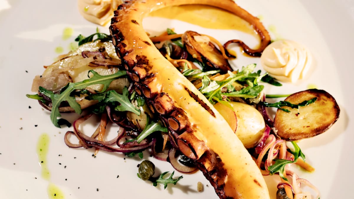 Kaheksajalg sooja kartulisalatiga