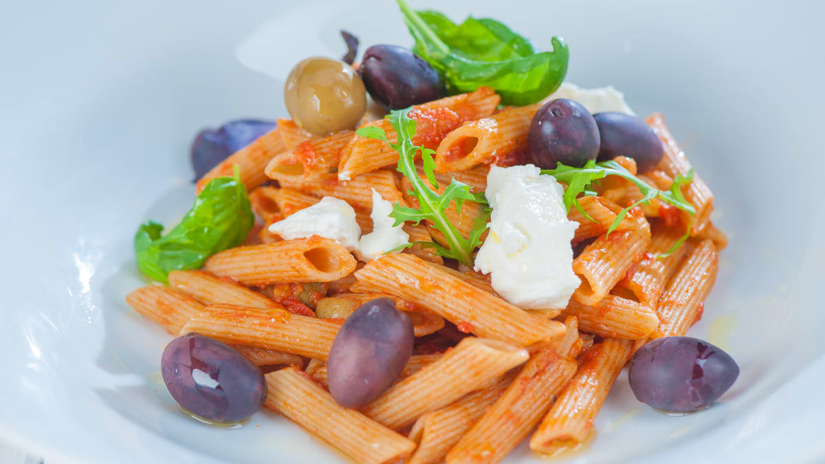 Täisteranisupasta tomati- ja oliivikastmega