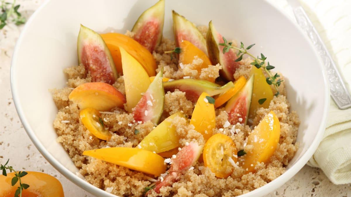 Burnočių košė su chia sėklomis ir vaisiais