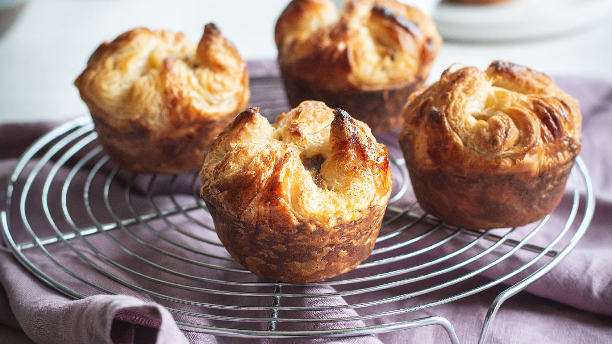 Kana-lehttainapirukad kodujuustu ja päikesekuivatatud tomatitega