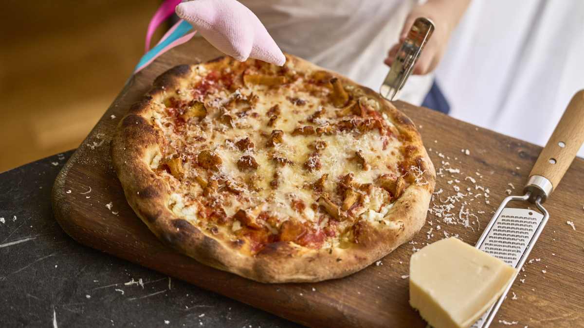 Sēņu un rikotas siera pica